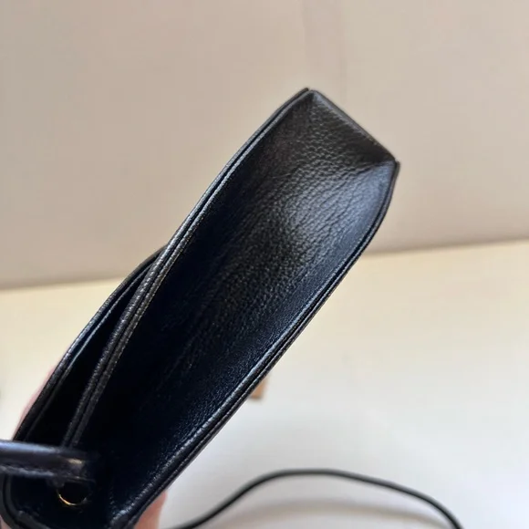 YVES SAINT LAURENT Sac à bandoulière en cuir Noir - Picture 7 of 12